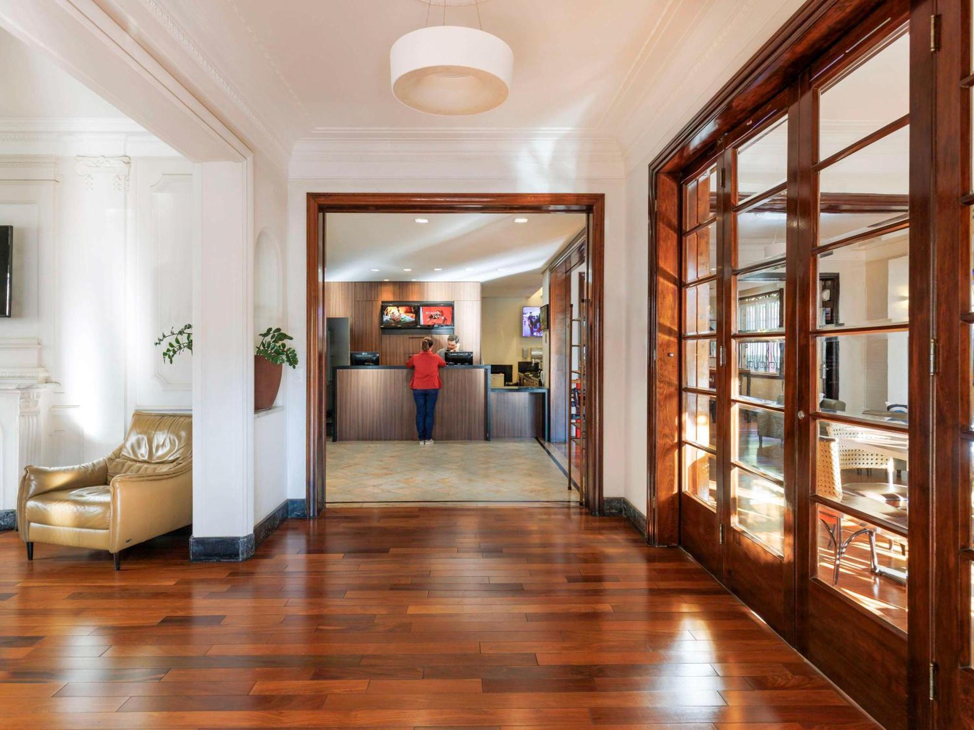 Ibis Belo Horizonte Liberdade Hotel Bagian luar foto